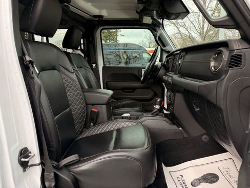 Used 2021 Jeep Gladiator Overland image 26