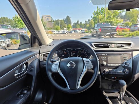 Used 2015 Nissan Rogue S AWD/4WD image 11