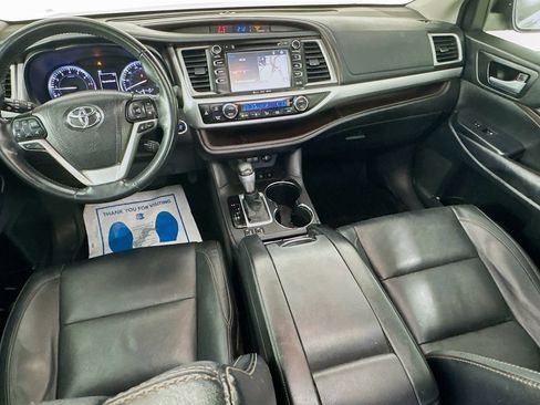Used 2018 Toyota Highlander XLE AWD/4WD image 28