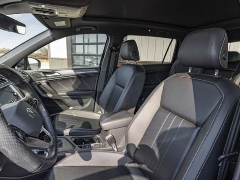 Used 2022 Volkswagen Tiguan SE R-Line image 9