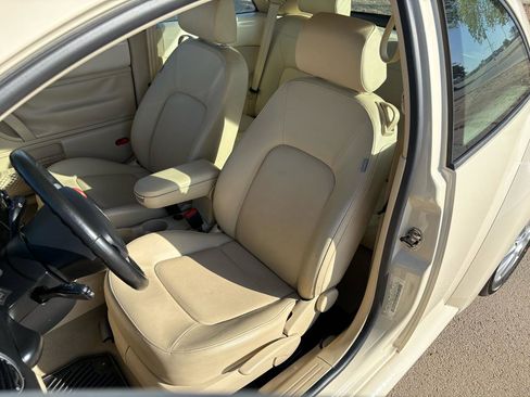 Used 2009 Volkswagen Beetle 2dr COUPE image 44