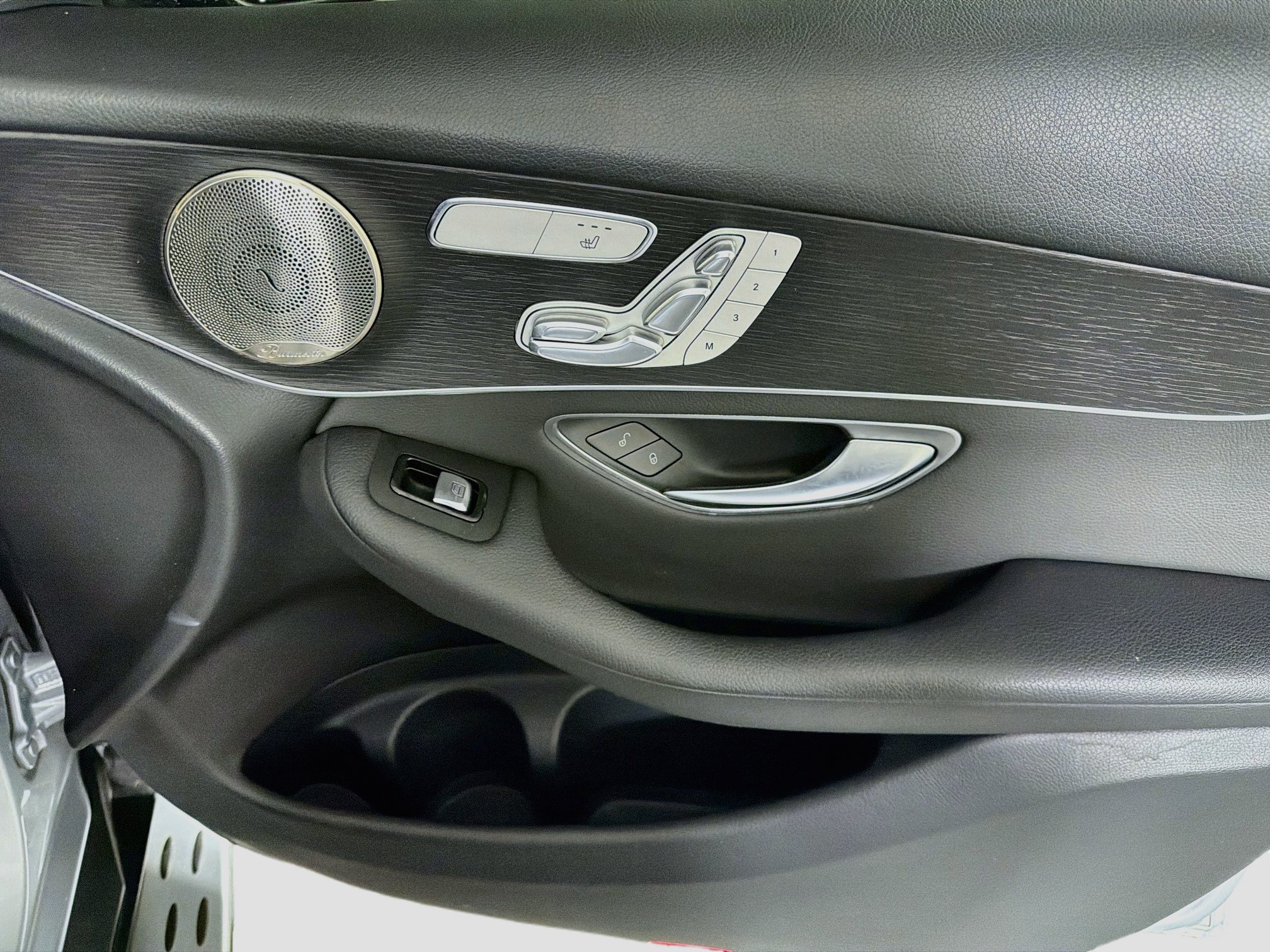 Used 2021 Mercedes-Benz GLC 300 4MATIC w/ Premium Package image 32