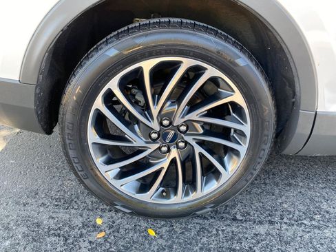 Used 2019 Lincoln Nautilus Reserve FWD image 8
