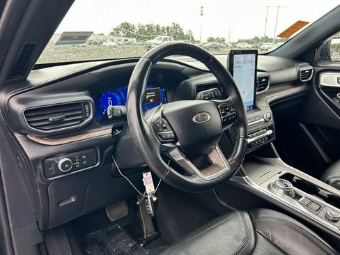 Used 2020 Ford Explorer Platinum w/ Premium Technology Package AWD/4WD image 9