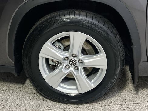 Used 2023 Toyota Highlander LE image 16