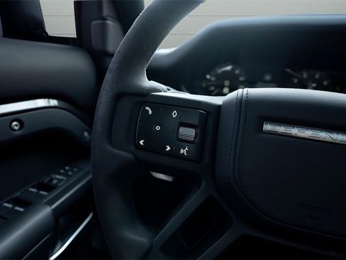 Used 2023 Land Rover Defender 110 V8 image 24