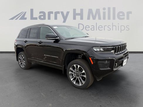 New 2025 Jeep Grand Cherokee Overland w/ Luxury Tech Group IV image 8