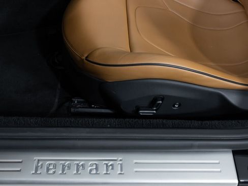 Used 2019 Ferrari Portofino image 29