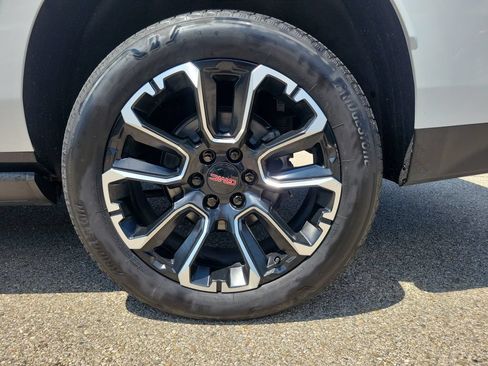 Used 2022 GMC Yukon XL Denali AWD/4WD image 5