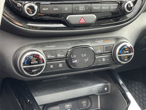 Used 2023 Kia Soul EX image 27