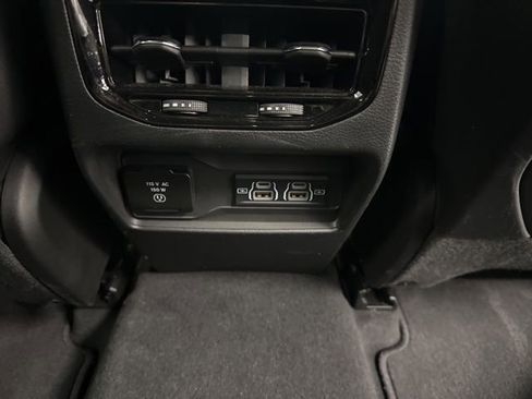 Used 2024 Jeep Grand Cherokee Altitude AWD/4WD image 33