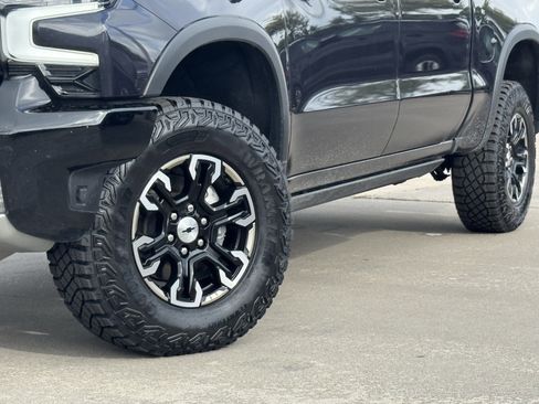 Used 2024 Chevrolet Silverado 1500 ZR2 w/ Technology Package image 12