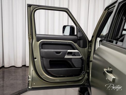 Used 2021 Land Rover Defender 110 X-Dynamic HSE image 19