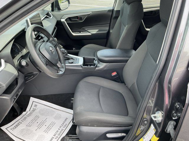 Used 2024 Toyota RAV4 LE AWD/4WD image 15