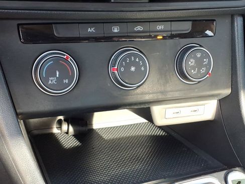 Certified 2023 Volkswagen Jetta S image 29