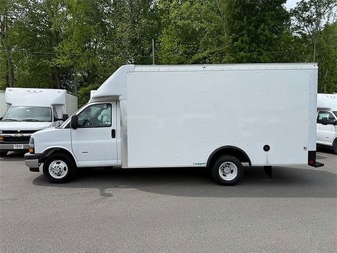 New 2022 Chevrolet Express 3500 w/ Power Convenience Package image 4