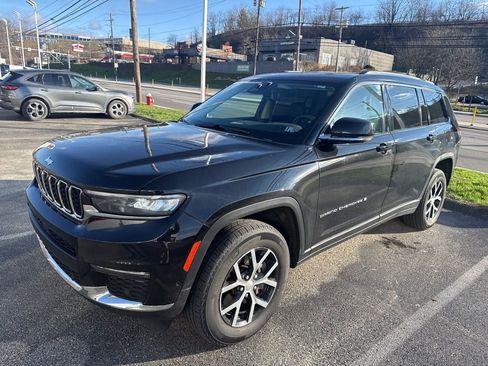 Used 2023 Jeep Grand Cherokee L Limited w/ Luxury Tech Group II image 2