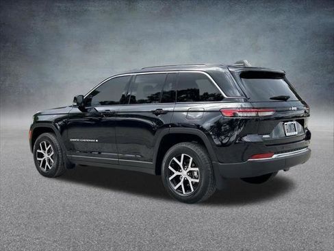 Certified 2025 Jeep Grand Cherokee Limited w/ MOPAR Finishing Package RWD image 8