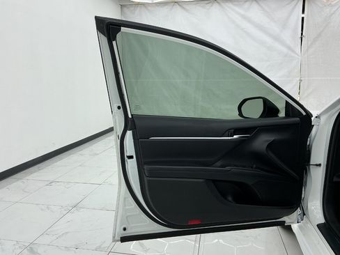 Used 2021 Toyota Camry SE FWD image 18