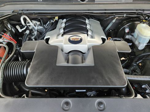 Used 2020 Cadillac Escalade ESV Premium Luxury image 41