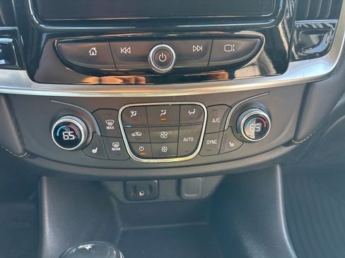 Used 2018 Chevrolet Traverse LT image 20