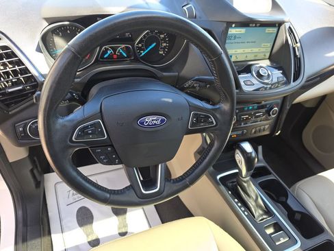 Used 2019 Ford Escape Titanium AWD/4WD image 13