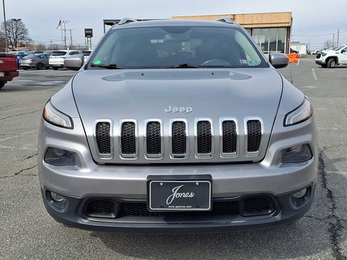 Used 2017 Jeep Cherokee Latitude w/ Cold Weather Group image 2