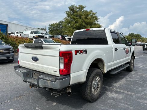 Used 2017 Ford F250 XL w/ Power Equipment Group AWD/4WD image 4