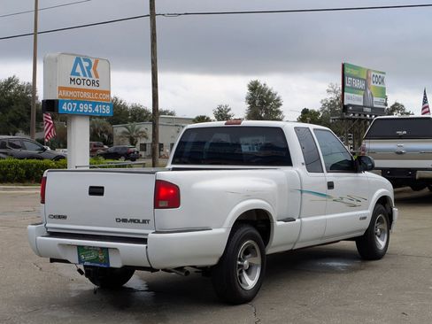 Used 2000 Chevrolet S10 Pickup LS w/ Preferred Equipment Group image 3