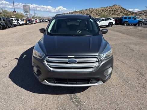 Used 2018 Ford Escape SE FWD image 2
