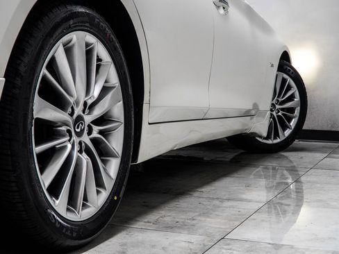 Used 2018 INFINITI Q50 Luxe w/ Essential Package (3.0T Luxe) RWD image 16