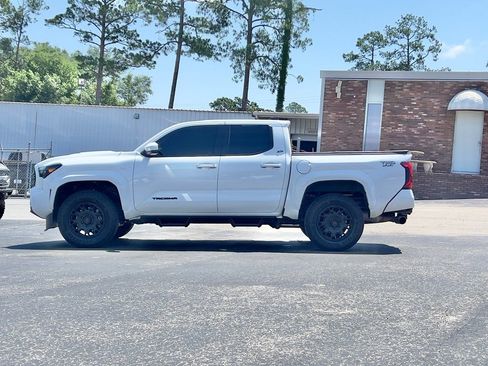 Used 2024 Toyota Tacoma TRD Sport RWD image 2