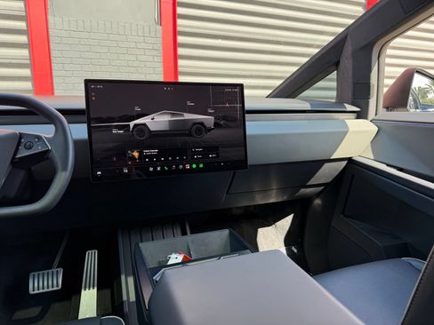 Used 2025 Tesla Cybertruck AWD Crew Cab image 21