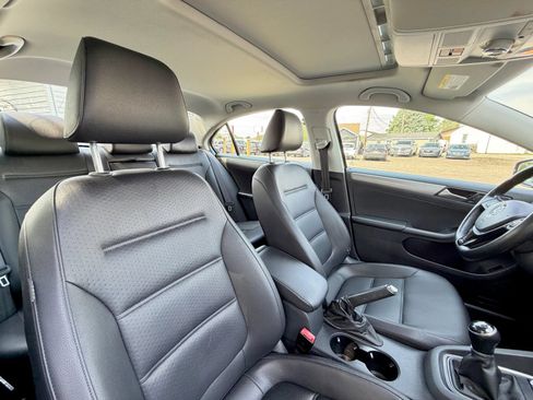 Used 2017 Volkswagen Jetta SE FWD image 34