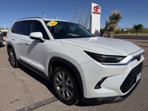 Used 2024 Toyota Grand Highlander FWD image 8