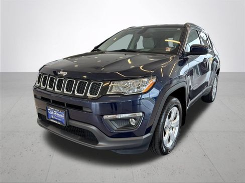Used 2018 Jeep Compass Latitude w/ Popular Equipment Group AWD/4WD image 2
