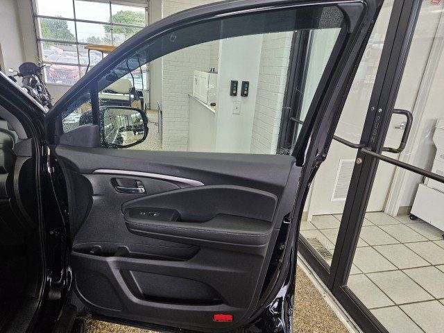 Used 2025 Honda Ridgeline RTL image 16