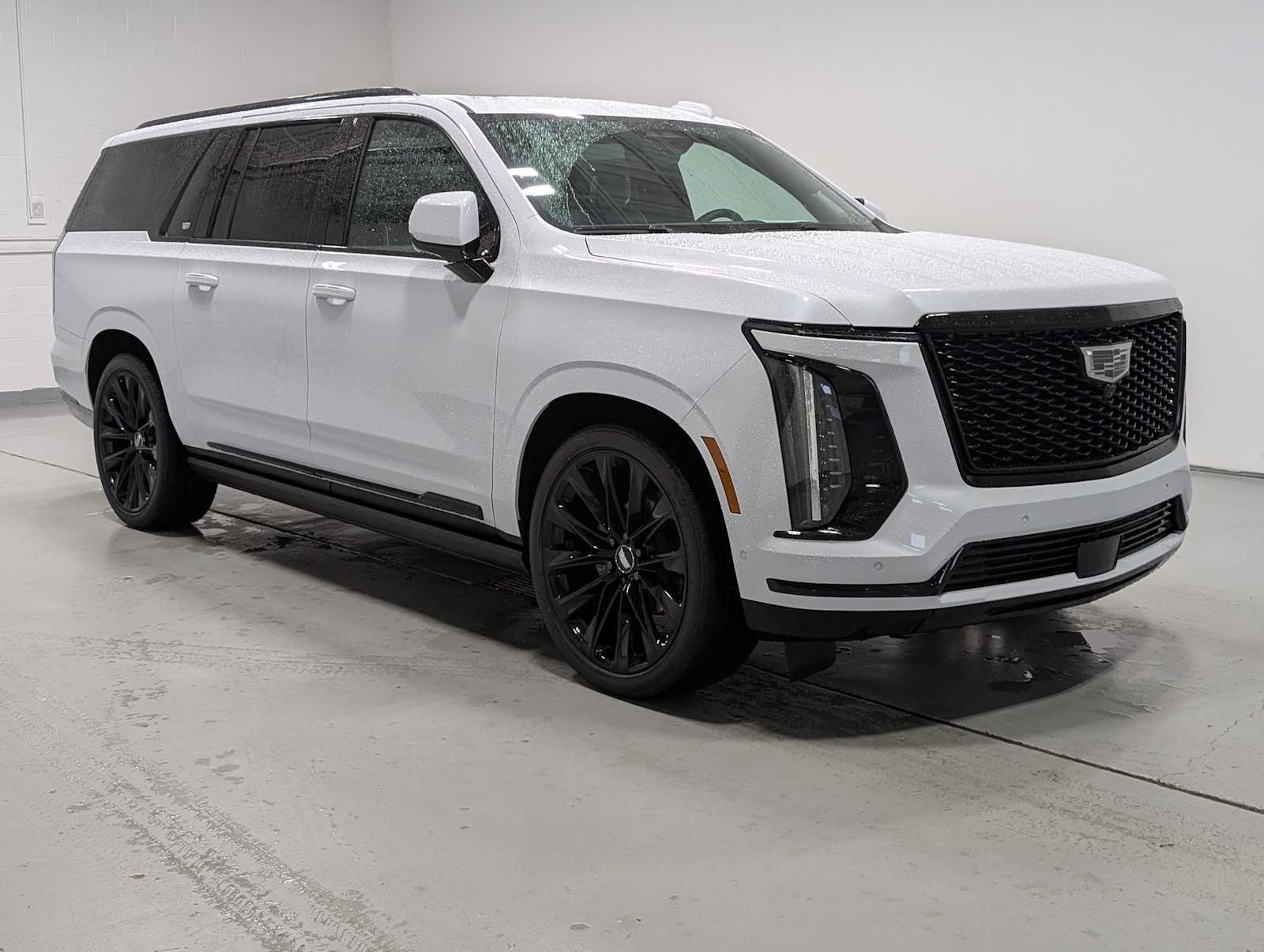 Certified 2026 Cadillac Escalade ESV Platinum Sport w/ LPO, ONYX Package AWD/4WD image 3