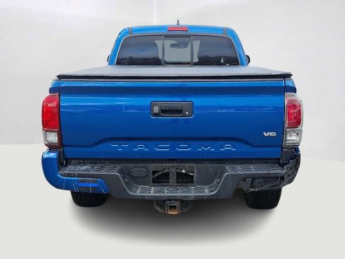 Used 2018 Toyota Tacoma TRD Sport image 7