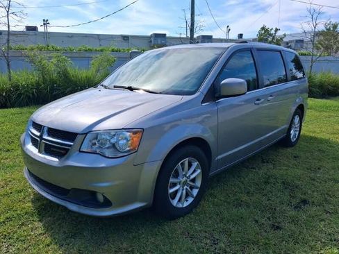 Used 2018 Dodge Grand Caravan SXT FWD image 2