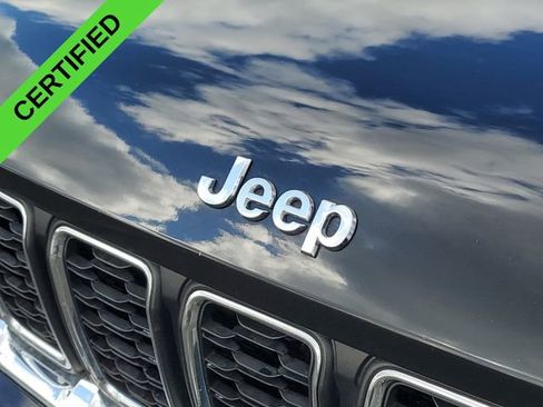 Used 2023 Jeep Grand Cherokee Laredo AWD/4WD image 31