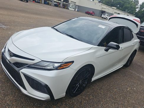 Used 2022 Toyota Camry XSE FWD image 1
