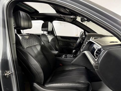 Used 2017 Bentley Bentayga AWD/4WD image 27