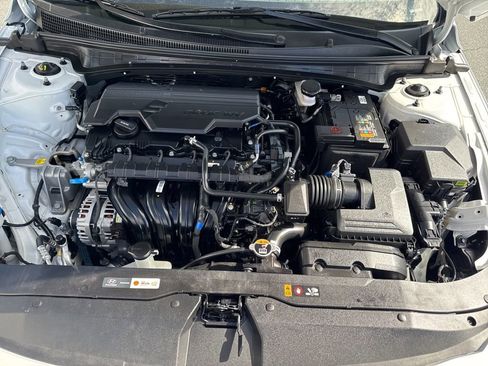 Used 2025 Hyundai Elantra SEL image 19