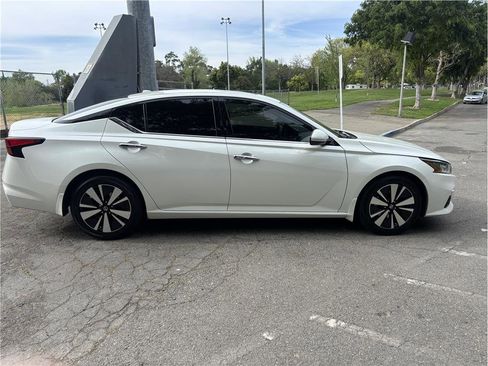 Used 2020 Nissan Altima 2.5 SV FWD image 8