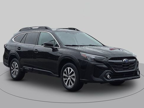 Used 2023 Subaru Outback Premium AWD/4WD image 1
