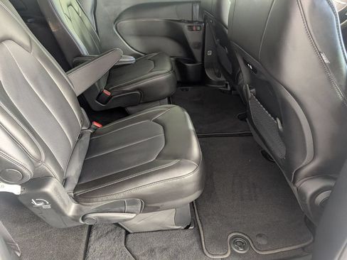 Used 2025 Chrysler Pacifica Select FWD image 29