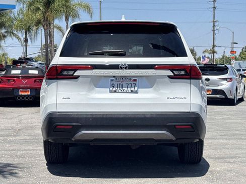 Used 2024 Toyota Grand Highlander AWD image 6