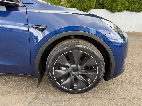 Used 2022 Tesla Model Y Long Range AWD/4WD image 11