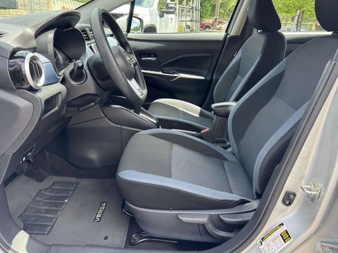 Used 2025 Nissan Versa SV FWD image 20